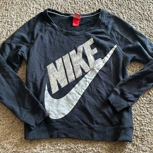 Women’s Nike top